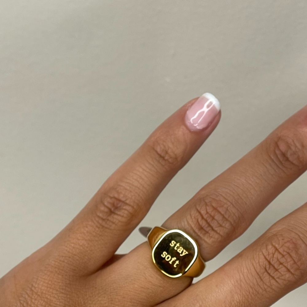 NEW! STAY SOFT ENGRAVED GOLD RING - Picture 7 of 7